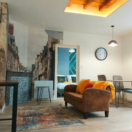 Les Volets Bleus - Deux Appartements Et Un Studio, Jardin Bourges Eksteriør bilde