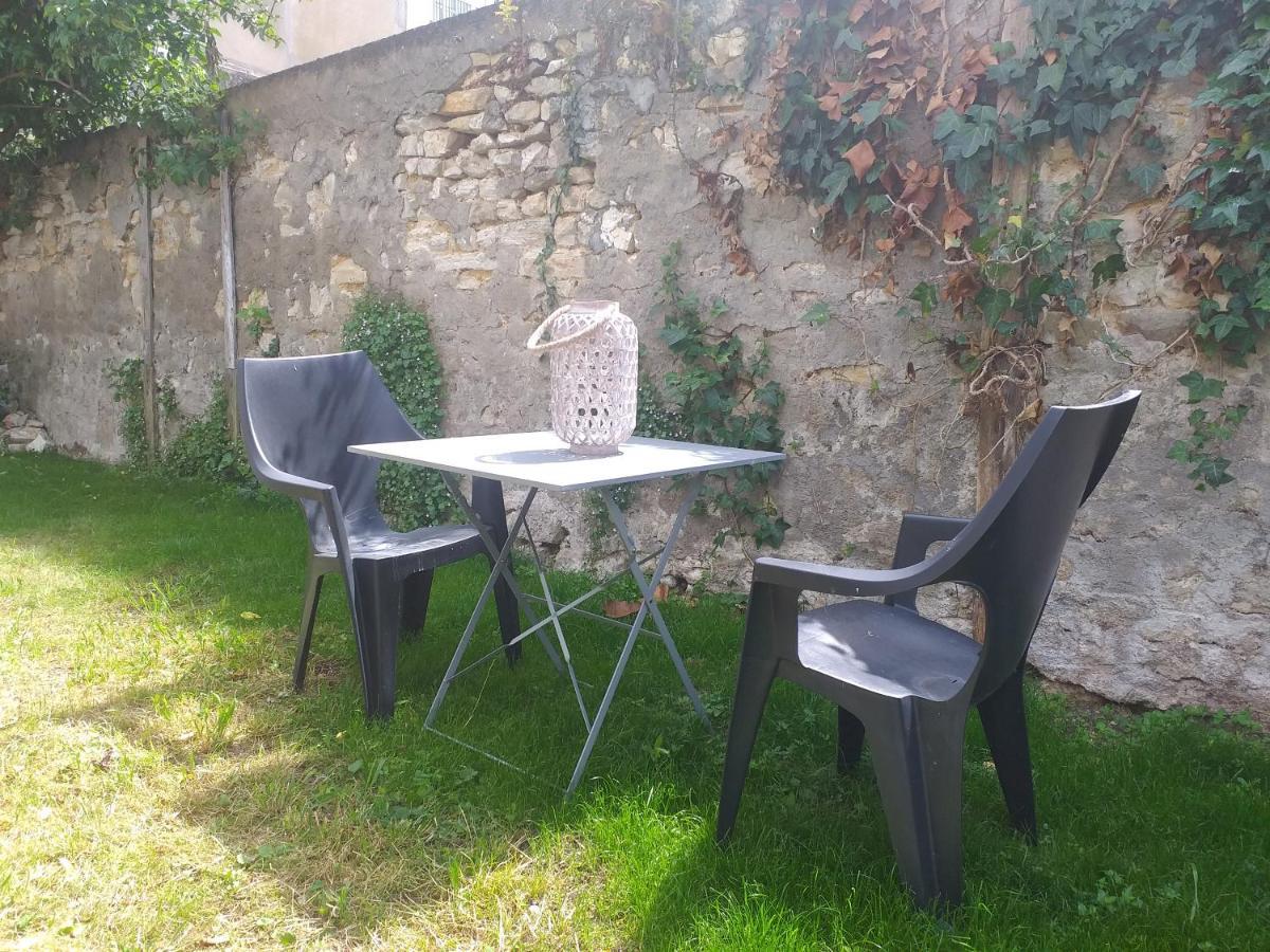 Les Volets Bleus - Deux Appartements Et Un Studio, Jardin Bourges Eksteriør bilde