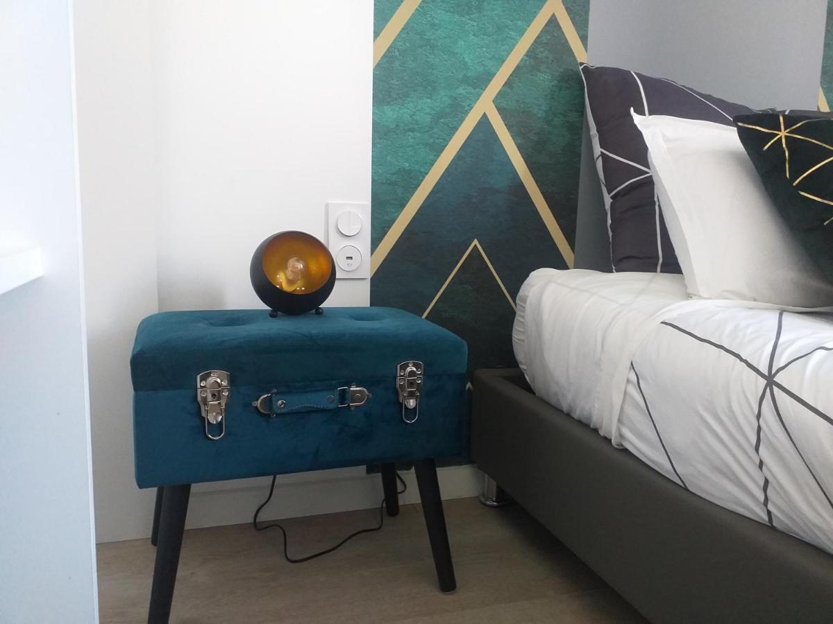 Les Volets Bleus - Deux Appartements Et Un Studio, Jardin Bourges Eksteriør bilde